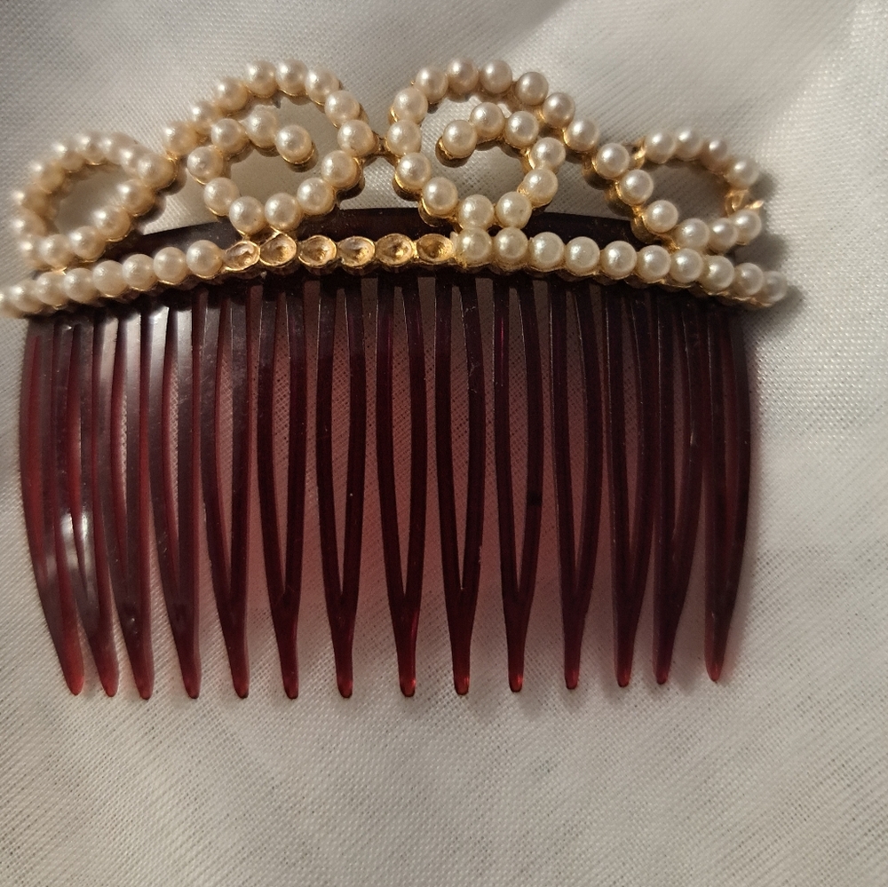 Elegant Pearl and Gold Hair Comb - Picture 3 of 3